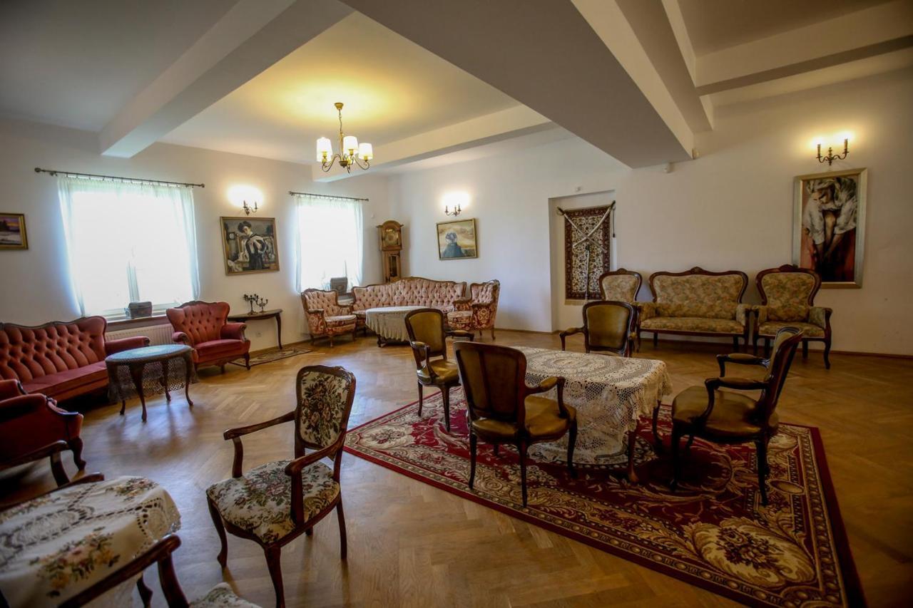 Bed and Breakfast Dwór Strzyżew Zelazowa Wola Exterior foto