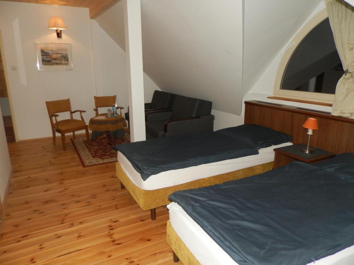 Bed and Breakfast Dwór Strzyżew Zelazowa Wola Exterior foto