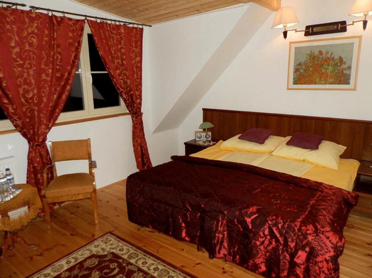 Bed and Breakfast Dwór Strzyżew Zelazowa Wola Exterior foto